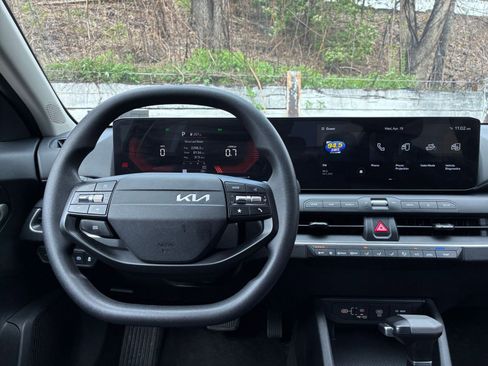 Used 2025 Kia K4 LXS image 34