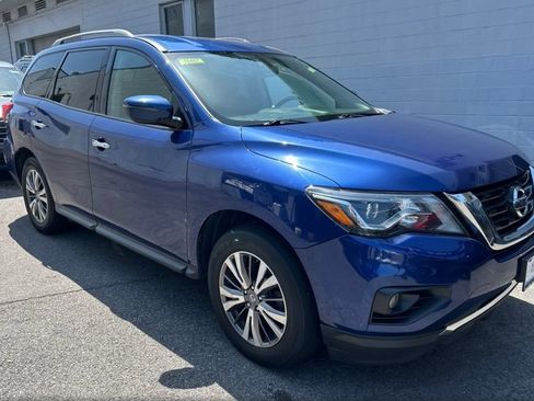 Used 2019 Nissan Pathfinder SV AWD/4WD image 2