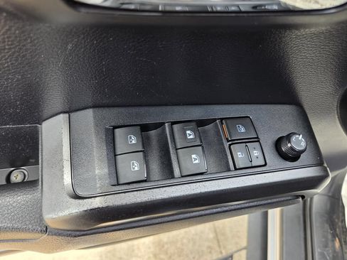 Used 2020 Toyota Tacoma TRD Off-Road AWD/4WD image 21