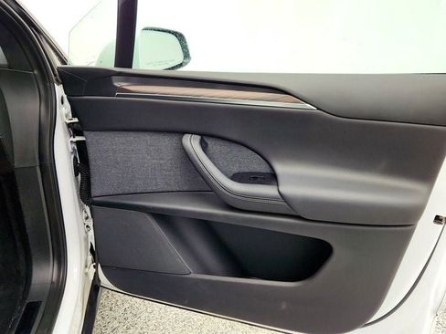 Used 2024 Tesla Model X image 32