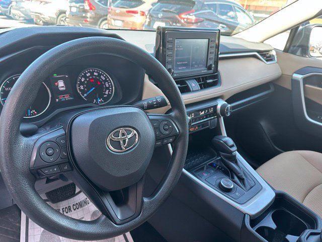 Used 2021 Toyota RAV4 LE AWD/4WD image 14