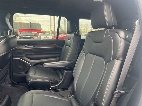 Used 2025 Jeep Grand Cherokee L Overland w/ Advanced Protech Group III AWD/4WD image 20