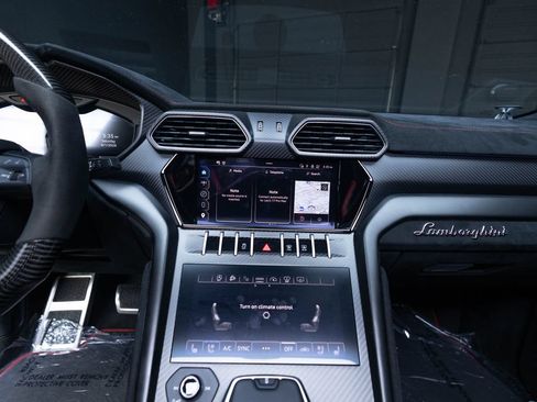 Used 2024 Lamborghini Urus Performante AWD/4WD image 43