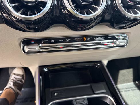 Used 2022 Mercedes-Benz GLB 250 image 22