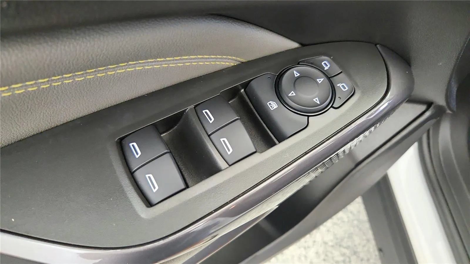 Used 2025 Chevrolet Trax ACTIV w/ Driver Confidence Package FWD image 31
