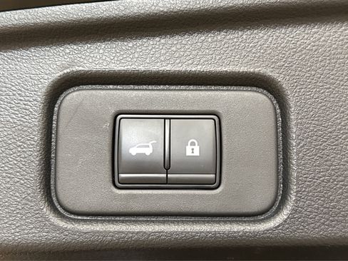 Used 2025 Nissan Pathfinder SV AWD/4WD image 43