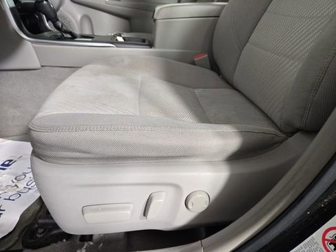 Used 2015 Toyota Camry LE image 28