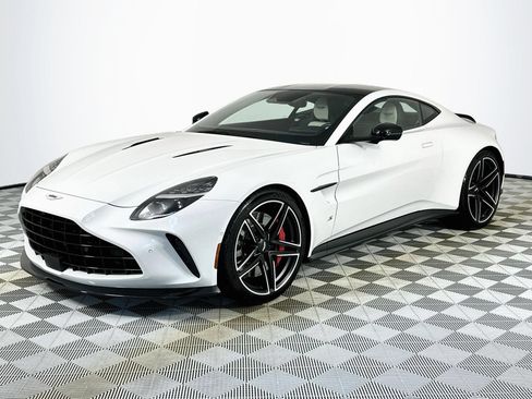 Used 2026 Aston Martin V8 Vantage S RWD image 13