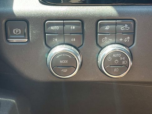 Used 2024 GMC Sierra 1500 SLT w/ SLT Premium Plus Package AWD/4WD image 33