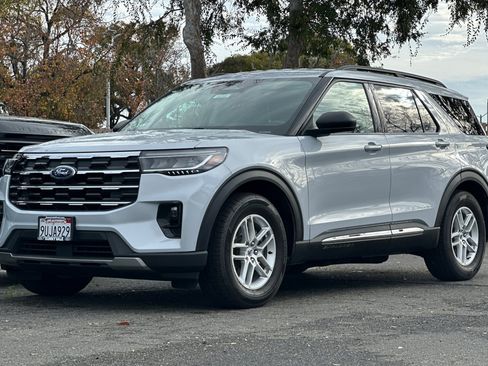 Used 2025 Ford Explorer Active w/ Active Comfort Package image 8