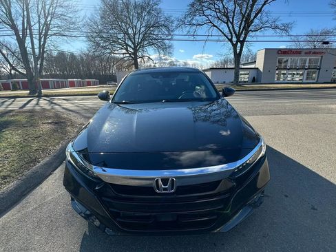 Used 2018 Honda Accord Touring image 2