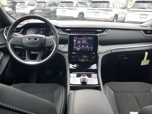 New 2025 Jeep Grand Cherokee L Altitude image 7