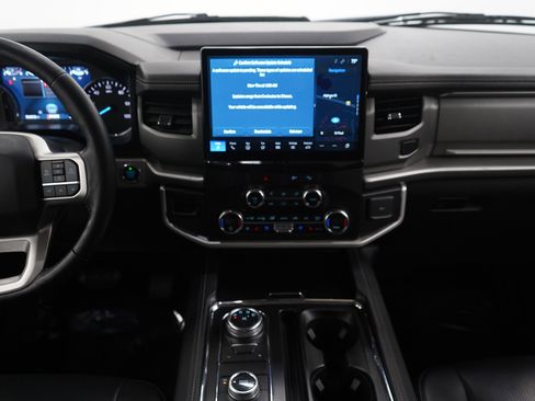 Used 2023 Ford Expedition Max XLT image 17