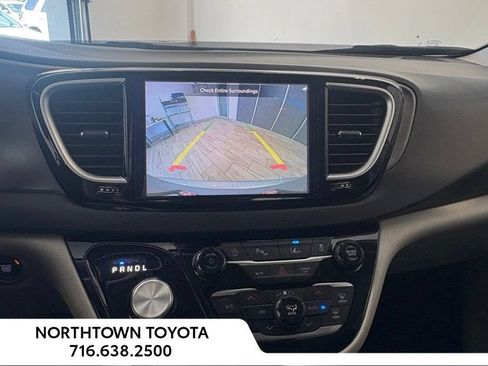 Used 2024 Chrysler Pacifica Touring-L FWD image 20