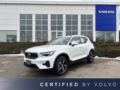 Certified 2025 Volvo XC40 B5 Core image 1