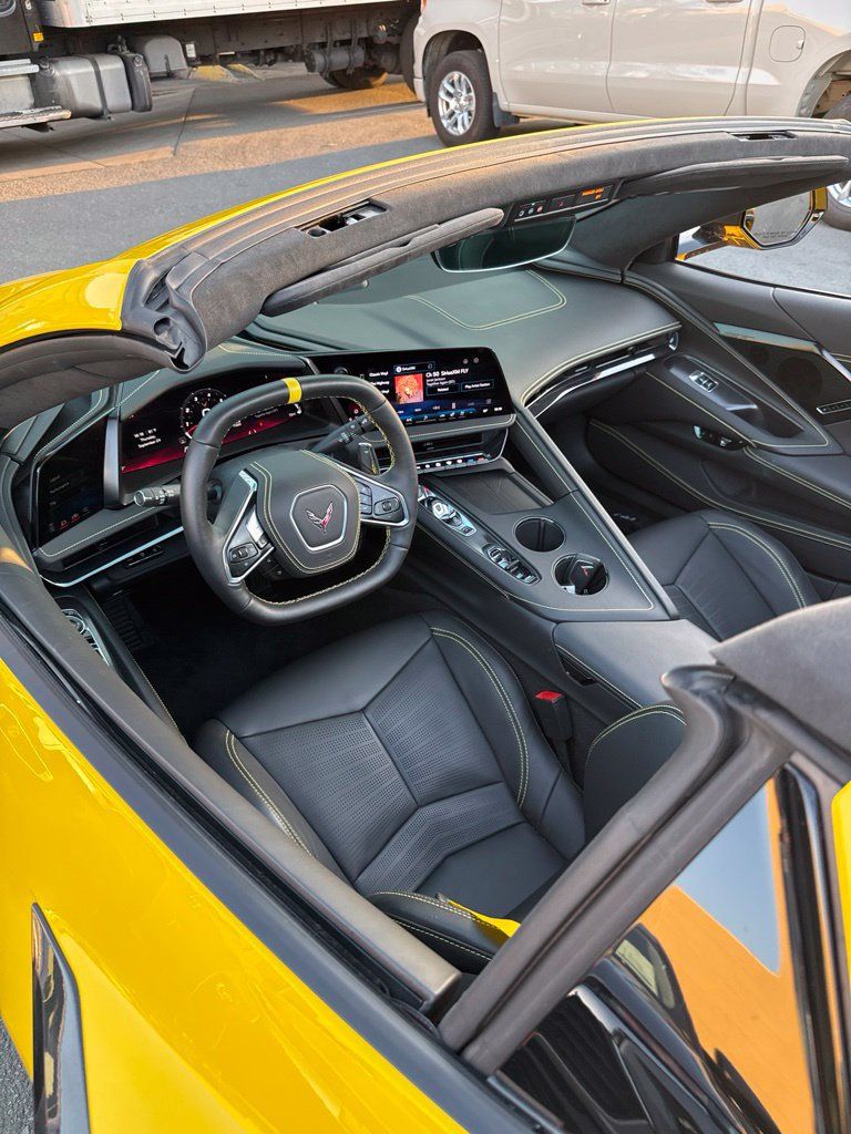 Used 2026 Chevrolet Corvette Stingray Premium Conv w/ Z51 Performance Package RWD image 25