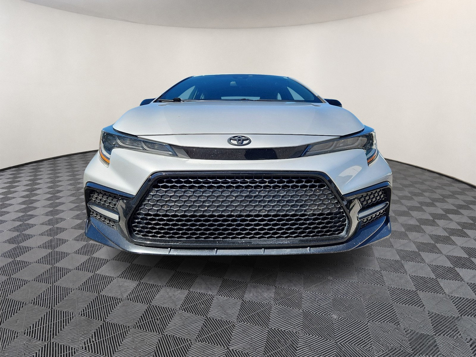 Used 2021 Toyota Corolla SE w/ Carpet Mat Package (TMS) FWD image 2