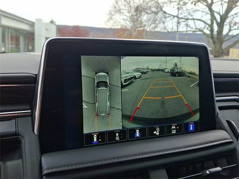 Used 2023 Chevrolet Suburban Z71 w/ Luxury Package image 4