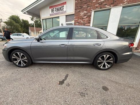 Used 2021 Volkswagen Passat 2.0T SE FWD image 8