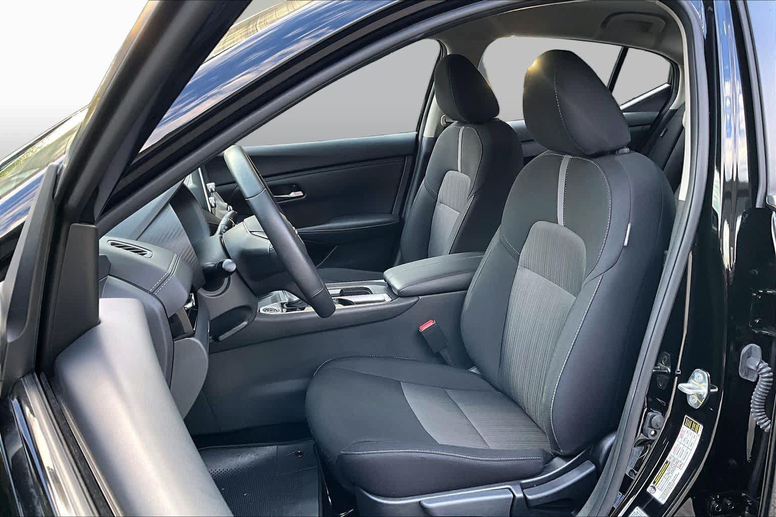 Used 2025 Nissan Sentra SV w/ All-Weather Package FWD image 7