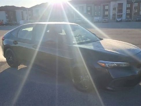 Used 2023 Honda Civic Sport image 3