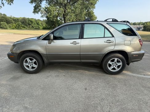 Used 1999 Lexus RX 300 w/ Premium Pkg FWD image 8