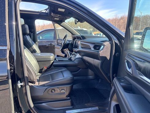 Used 2022 GMC Yukon XL Denali AWD/4WD image 14