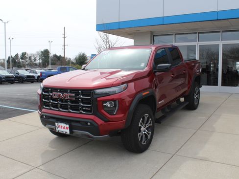 Used 2025 GMC Canyon AT4 w/ Technology Plus Package AWD/4WD image 8