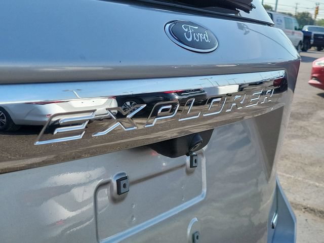 Used 2020 Ford Explorer XLT w/ Equipment Group 202A AWD/4WD image 36