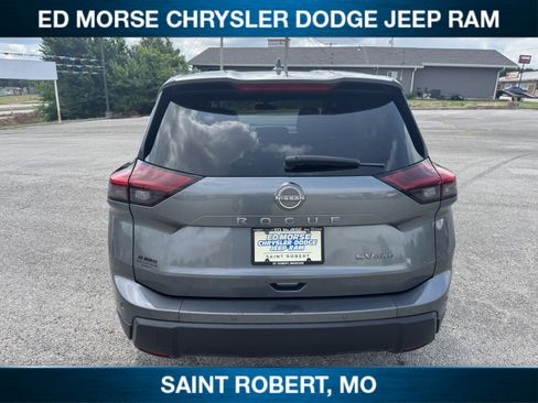 Used 2024 Nissan Rogue SV AWD/4WD image 3
