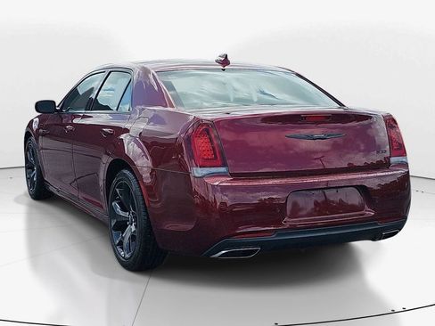 Used 2022 Chrysler 300 Touring L w/ Comfort Group RWD image 8