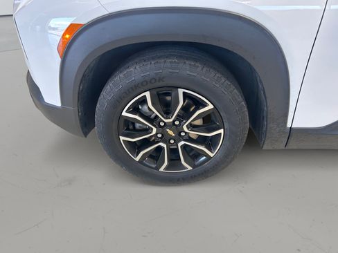 Used 2022 Chevrolet TrailBlazer ACTIV w/ Technology Package FWD image 7