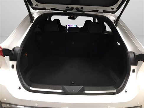 Used 2024 Toyota Venza Limited image 5