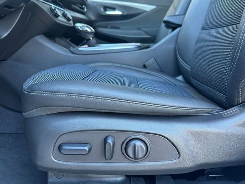 Used 2025 Buick Envista Preferred w/ Convenience I Package image 13