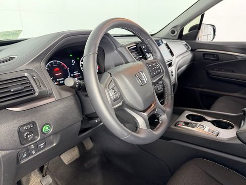 Used 2025 Honda Ridgeline Sport image 18