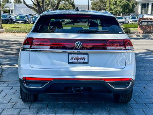 Used 2024 Volkswagen Atlas Cross Sport SE FWD image 7