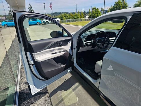 New 2026 Cadillac Lyriq Sport AWD/4WD image 18