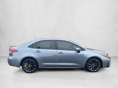 Used 2025 Toyota Corolla SE image 4