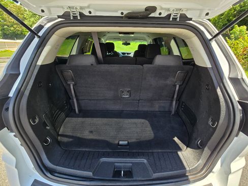 Used 2017 Chevrolet Traverse LT w/ Traveler's Package FWD image 19