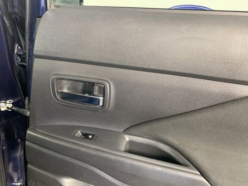 Used 2018 Mitsubishi Outlander ES image 36