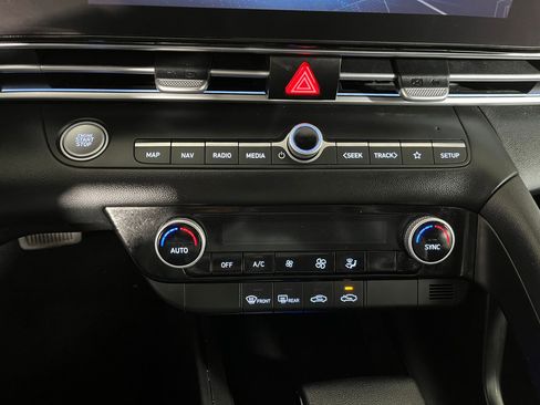 Used 2024 Hyundai Elantra SEL image 23