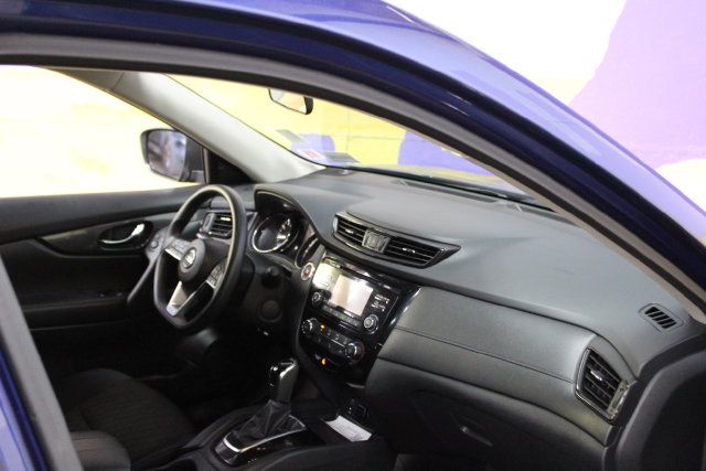 Used 2017 Nissan Rogue SV FWD image 12