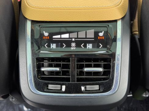 Used 2016 Volvo XC90 T6 Momentum w/ Momentum Plus Package image 32