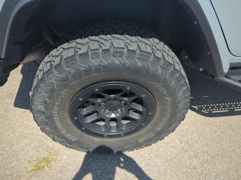 Used 2023 Jeep Wrangler Unlimited Rubicon w/ Xtreme 35 Tire Package AWD/4WD image 9