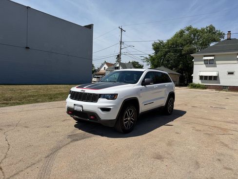 Used 2017 Jeep Grand Cherokee Trailhawk AWD/4WD image 3