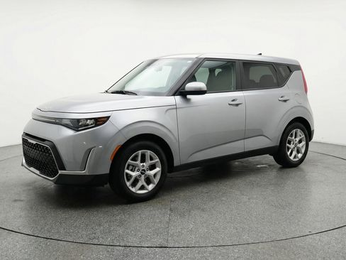 Used 2025 Kia Soul LX w/ LX Technology Package image 3