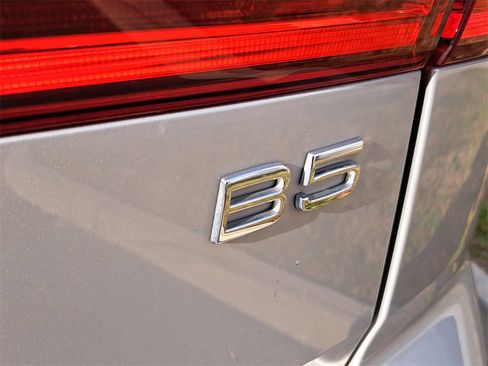 Used 2023 Volvo XC60 B5 Ultimate w/ Climate Package image 28