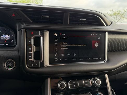 Used 2023 GMC Yukon Denali AWD/4WD image 18