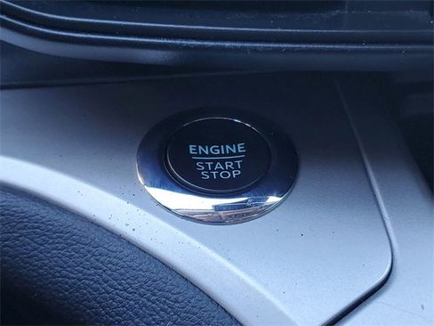 Used 2022 Ford Explorer XLT image 22