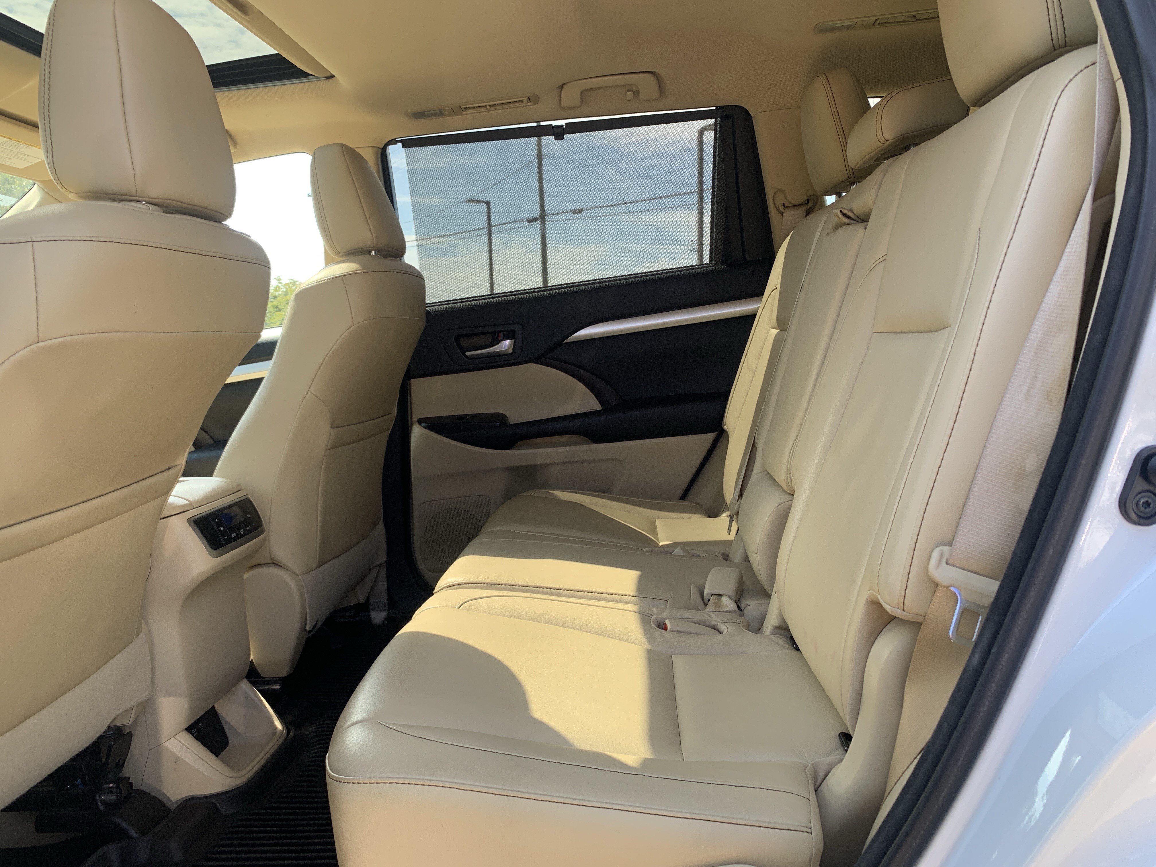 Used 2017 Toyota Highlander XLE FWD image 32